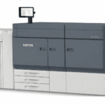 Xerox® Proficio™ PX500 productiedrukpers Xerox® Proficio™ PX500 productiedrukpers zijaanzicht en scherm
